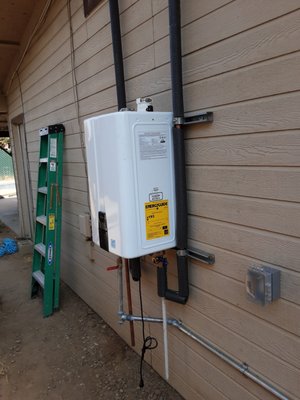 Water Heater Installation - Our plumbers install both standard and tankless water heaters in local Fresno area homes. Just give us a call to learn more about which water heater is right for you.