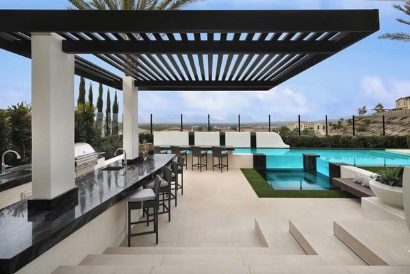 Cantilever Patios - Our beautiful aluminum cantilever patios can span up to 16' without extra support! Cantilever Patios - Our beautiful aluminum cantilever patios can span up to 16' without extra support!