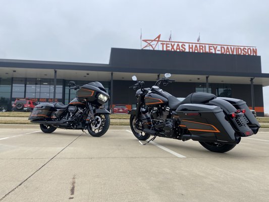custom paint takes inspiration from the iconic XR-750 flat-tracker - New Apex Models in just in time for the Holidays! custom paint takes inspiration from the iconic XR-750 flat-tracker - New Apex Models in just in time for the Holidays!