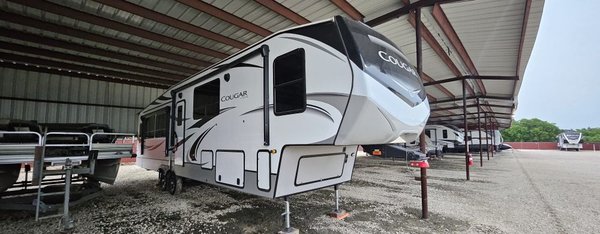 Service Call - Our team of experienced technicians will come directly to you, whether you're on the side of the road or parked at a campsite, to get your RV up and running in no time. At Travel Tech, we understand the importance of keeping your RV in top condition for your travels.