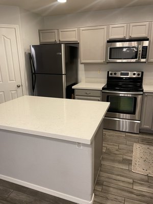 Move Out Deep Scrub - An Excellent Job for an Excellent Customer! This was a Deep Scrub done for a Move Out on short notice that proved to be a great time. Carpets done with pattern, all the stainless steel polished, fridge cleaned, and more. Everything ready for new buyers.