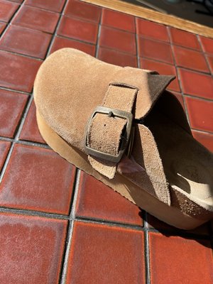 My Finished Projects - These shoes came in looking Old and Beat up, with my Professional touch we got them looking brand new ill also fix your Bags!!