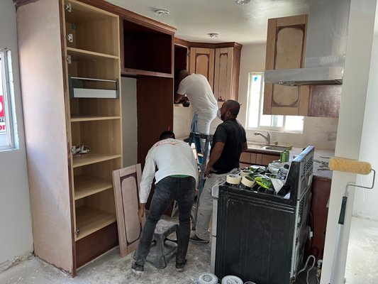 3-Day Kitchen Cabinet Refinish For Flip Property in Costa Mesa Area - We did a quick 3-day kitchen cabinet refinish for this flip property. We were called in last minute for this last minute job.