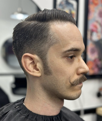 Get a haircut & a beer with our Head Barber Matt! - Looking for a barber?
Head on down to our shop for a haircut and a beer with our Head Barber Matt! @velvetedgebarber
Come see why he holds a 5.0 rating on booksy!  

https://booksy.com/en-us/955905_velvet-edge-barber_barber-shop_119797_st-petersburg