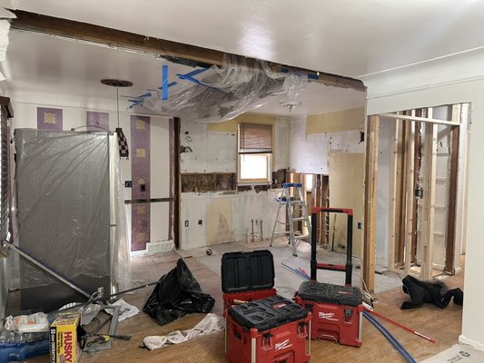 Full main floor remodel/kitchen/bathroom/ bedrooms/living room - We did full main floor remodel it was to old we did a beautiful kitchen/bathroom/living room/bedrooms
