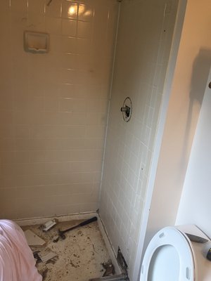 Modern bathroom remodeling - Complete Bathroom remodeling, new shower floor and wall tile, new fixture, vanity, mirror and light fixture installation.
Fresh paint.