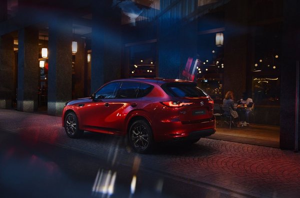 The Mazda CX-70 PHEV - ELECTRIC FOR SHORT TRIPS. HYBRID FOR LONGER JOURNEYS.
The first-ever Mazda CX-70 Plug-In Hybrid Electric Vehicle is an agile, versatile SUV with standard, i-Activ AWD® and an interior spacious enough to comfortably carry you, four passengers and what you’ll need for the road ahead. The Mazda CX-70 PHEV - ELECTRIC FOR SHORT TRIPS. HYBRID FOR LONGER JOURNEYS.
The first-ever Mazda CX-70 Plug-In Hybrid Electric Vehicle is an agile, versatile SUV with standard, i-Activ AWD® and an interior spacious enough to comfortably carry you, four passengers and what you’ll need for the road ahead.