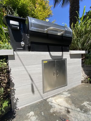 APTOS PROJECT - This bbq grill was completed in aptos .CA
homeowner decided to step up from an old grill to a smoker.