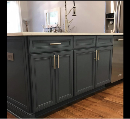 Cabinet Paintings - Eeeeek ! Check out this Before and after transformation.
We painted cabinets to top it all off .
Counters and backsplash were also replaced . But WOW 🤩
White cabinets - Benjamin Moore Chantilly lace
Island - Benjamin Moore -Hale navy Cabinet Paintings - Eeeeek ! Check out this Before and after transformation.
We painted cabinets to top it all off .
Counters and backsplash were also replaced . But WOW 🤩
White cabinets - Benjamin Moore Chantilly lace
Island - Benjamin Moore -Hale navy