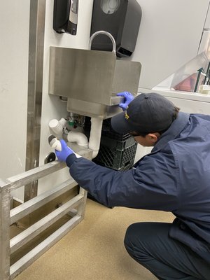 Commercial Pest Control - Call 559-295-5010 to get your FREE onsite inspection; We help you stay compliant and pest free.