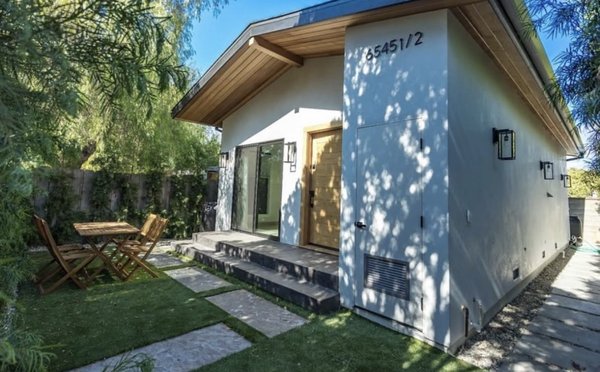 ADU Menlo Park - Beautiful ADU to match the beauty of the existing house. 1,090 square feet of engineered hardwood floors, brand new kitchen with updated appliances and much more.