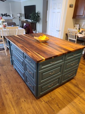 Custome Kitchen Cabinetry - Looking for custom kitchen cabinets? Design your kitchen cabinets with us! We will take you by the hand, through the whole process. Which takes the guesswork out of creating your dream kitchen!