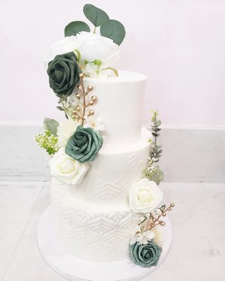 Wedding Cakes - Let Batter 'N Icing take care of your wedding cake and dessert table on your big day. Setup a wedding tasting to discuss your flavors (we have a variety of flavors), required number, theme, Cake/Cupcake Stands, logistics and transportation with our manager by calling (925) 332-7212. Call and make your appointment today and book your date.