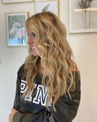 Natural-looking hair extensions. No glue or adhesive used. - I specialize in Natural Beaded Rows (NBR) hand-tied hair extensions with natural-looking, lived-in color. If you want to add length and fill in the sides of your hair, or you just want to add length and volume, NBR is for you. They're the most lightweight and versatile extensions available. They lay flat, and no one will be able to tell you're wearing them. They'll be your best-kept secret. You can wear your hair in a ponytail and even a messy bun, and they're still undetectable. There's no glue or adhesive used. The integrity of your natural hair is very important to me.