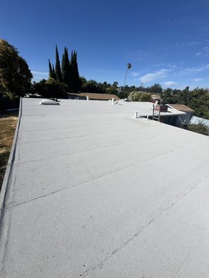 Flat roof service. - While we provide a variety of roofing services, we specialize in flat roof repair and maintenance. Flat roof service. - While we provide a variety of roofing services, we specialize in flat roof repair and maintenance.
