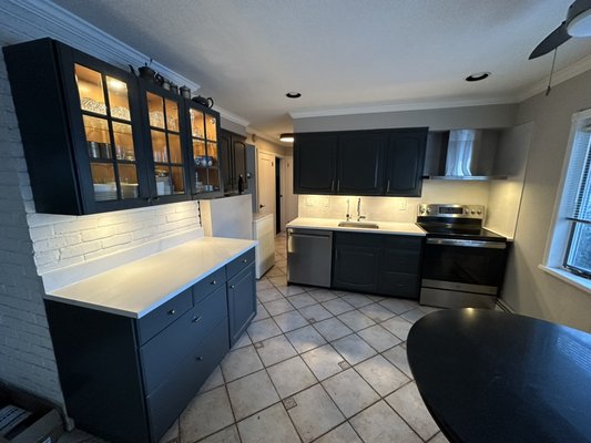 Limited budget to renovate a kitchen - Wanna renovate kitchen but have limited budget? Look at this project. Replace the countertops and sink, install new back splash, install RO system, remove the old cabinet and install a new range hood. $5K cover everything.