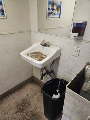 Deep cleaning at a automotive shop - This deep clean at an automotive repair shop Deep cleaning at a automotive shop - This deep clean at an automotive repair shop