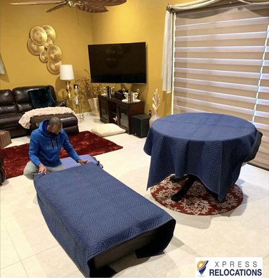 Specialist and experts in local moves! - We are the expert company in furniture moves, packaging and protection.
Professional movers dedicated to meeting your expectations, we do a job with quality and prestige.
We guarantee you a professional move and an excellent job. Specialist and experts in local moves! - We are the expert company in furniture moves, packaging and protection.
Professional movers dedicated to meeting your expectations, we do a job with quality and prestige.
We guarantee you a professional move and an excellent job.