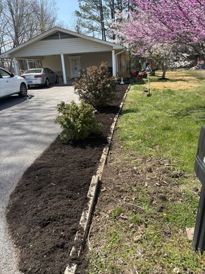 Flower beds and leveling job - Customer wanted yard leveled to prevent potholes Flower beds and leveling job - Customer wanted yard leveled to prevent potholes