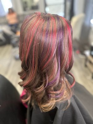 Color specialist - Colors and waves Color specialist - Colors and waves