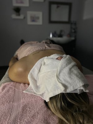 Facials - Deep Exfoliating Facial, Includes Neck & Shoulder Massage.