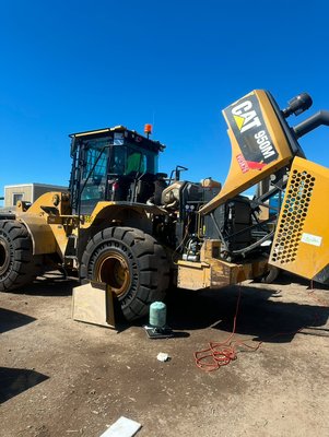 Field AC service on a caterpillar 950M - Field AC service / Repair on a caterpillar 950M
