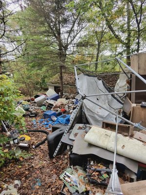 Outdoor Hoarder House Transformation - **🌟 Transform Your Space with The Junk Assassins! 🌟**

Are you overwhelmed by clutter? We recently tackled a massive outdoor hoarder clean-up that took us days and a relentless team effort. Imagine a garage bursting at the seams and a yard layered with everything from vehicles, car parts, and doors to engines, computers, and televisions!

🚛 **20 Tons of Junk Cleared** - excluding 5 whole vehicles!

We turned chaos into clarity, and we’re here to do the same for you. No job too big or too small—our experts will handle it all. Let us help you reclaim your space!

📞 Call us today: **901-878-JUNK(5865)**

🌐 Book online: [www.thejunkassassins.com](http://www.thejunkassassins.com)

**Clear your clutter, clear your mind!**