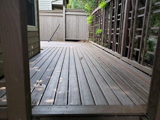 Composite Deck - This project was completed in early September in Federal Way. Trex composite boards were used.