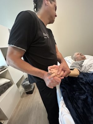 Senior Massage - Massage therapy for seniors goes far beyond relaxation — it can be a powerful tool to enhance quality of life, especially for those facing memory-related challenges such as Alzheimer’s or other forms of dementia.
Our specialized Senior Massage with Memory Care focus is thoughtfully designed to provide:
• Comfort and safety – Gentle, mindful touch that respects the physical and emotional boundaries of each client.
• Positive sensory stimulation – Therapeutic touch can awaken memories, reduce agitation, and improve mood.
• Improved circulation and mobility – Adapted techniques help relieve stiffness, pain, and fluid retention.
• Reduced anxiety and stress – We create a calm, predictable environment that promotes trust and relaxation.
• Preservation of dignity – Each session is guided by compassion and respect, always aiming to support autonomy and well-being. Senior Massage - Massage therapy for seniors goes far beyond relaxation — it can be a powerful tool to enhance quality of life, especially for those facing memory-related challenges such as Alzheimer’s or other forms of dementia.
Our specialized Senior Massage with Memory Care focus is thoughtfully designed to provide:
• Comfort and safety – Gentle, mindful touch that respects the physical and emotional boundaries of each client.
• Positive sensory stimulation – Therapeutic touch can awaken memories, reduce agitation, and improve mood.
• Improved circulation and mobility – Adapted techniques help relieve stiffness, pain, and fluid retention.
• Reduced anxiety and stress – We create a calm, predictable environment that promotes trust and relaxation.
• Preservation of dignity – Each session is guided by compassion and respect, always aiming to support autonomy and well-being.