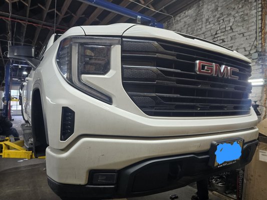 2022 GMC Sierra 1500 Brake Service - Full replacement of front and rear brake pads and rotors. We utilized OEM-spec components to restore the stopping capability of this full-size pickup 2022 GMC Sierra 1500 Brake Service - Full replacement of front and rear brake pads and rotors. We utilized OEM-spec components to restore the stopping capability of this full-size pickup