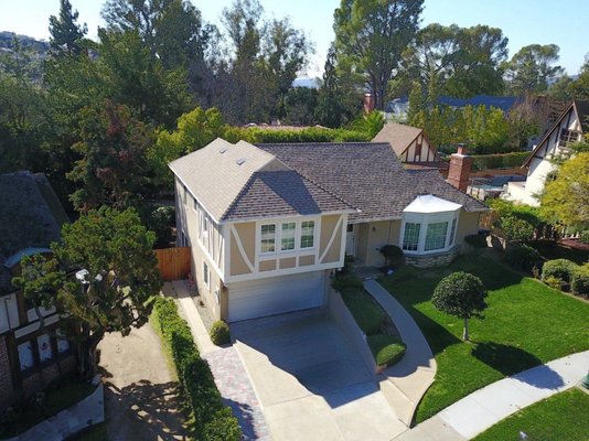 OC Oakridge Shingle Roof - Glendale, CA - We installed a full Owens Corning Oakrige Roof in color Sand Castle on this roof in Glendale, CA.  It looks beautiful!