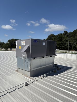 Fox Factory rooftop install. - Replaced the old Roof top ac and heating unit at the Fox Factory At Michelin Road Atlanta in Braselton Fox Factory rooftop install. - Replaced the old Roof top ac and heating unit at the Fox Factory At Michelin Road Atlanta in Braselton