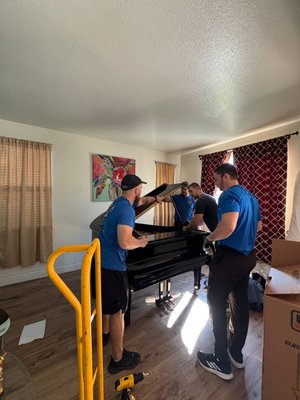 Team Work & Heavy Item Handling - Piano Move - Our professional movers handles a heavy piano with proper equipment, safe lifting techniques, and carefully planning. 
We work as coordinated team to ensure every item is moved safely, no matter the size or weight.