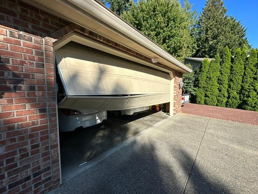 Off track repair - Repair the door after it has been hit by a car