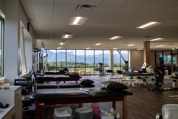 Facility Tour - We have a highly experienced team of physical therapists who offer specialized treatment services for any pain, injury, or discomfort you may be feeling. Our patients have found high levels of success in our treatment services, due to our implementation of advanced technology and methods.
We use sophisticated diagnostic methods, such as movement investigation and gait analysis, to help determine which services you will benefit from most. At Empower Physical Therapy, our thorough evaluations lead to successful treatment plans for your pain relief, healing, and future injury prevention needs. Facility Tour - We have a highly experienced team of physical therapists who offer specialized treatment services for any pain, injury, or discomfort you may be feeling. Our patients have found high levels of success in our treatment services, due to our implementation of advanced technology and methods.
We use sophisticated diagnostic methods, such as movement investigation and gait analysis, to help determine which services you will benefit from most. At Empower Physical Therapy, our thorough evaluations lead to successful treatment plans for your pain relief, healing, and future injury prevention needs.