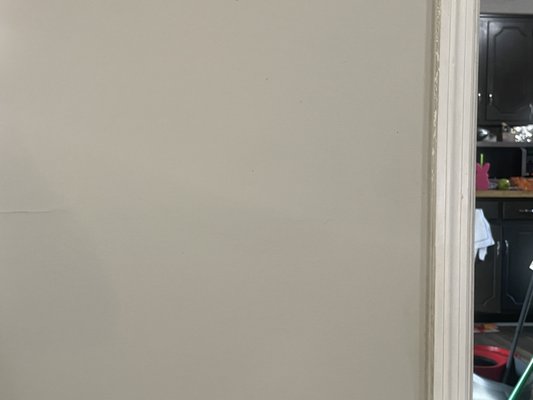 Small hole patch - Fixed a small hole in the wall Small hole patch - Fixed a small hole in the wall