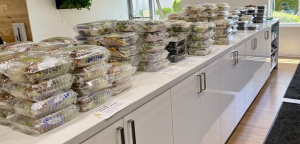 Boxed Lunches for Conventions - We offer a large variety of healthy & delicious lunches including sandwiches, wraps & salads.     (fruit bowls during summer)
Perfect for any convention set up, our lunches are designed to be easy to eat on the go and our large selection can entertain large groups for many days.
Our exclusive free delivery service is included.