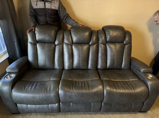 Furniture Delivery ￼ - Single item Move furniture delivery
From Wendell NC to Middlesex NC￼