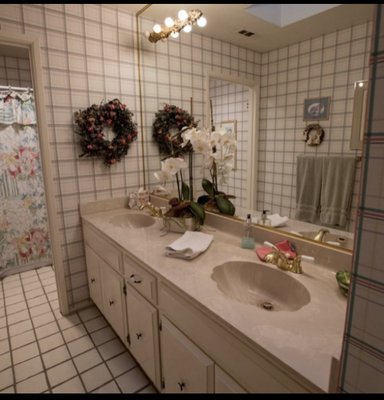 Hall bathroom remodel - This was a fun project remodeling these clients hall bathroom. A little update/modernization goes a long way.