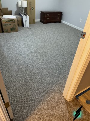 Berber carpet - In this project the customer had the carpet and was looking for an installer to do the job. They removed the old carpet and also moved the furniture before installation. The job consisted in 2 rooms and a hallway but due to the existing furniture I wasn't able to take pictures of the hallway.