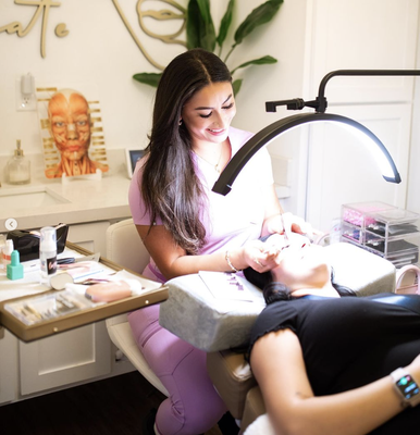 1:1 Mentorship Available - Ask me anything! I will be providing you with all my experience and any knowledge you need on the industry, creating content, marketing and what products I used based on my 4 years of being a lash tech. Book Now!