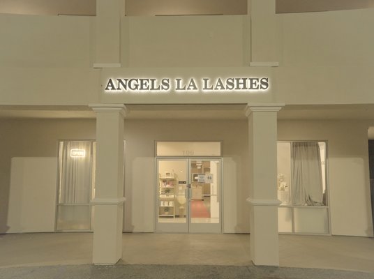 Salon - For over half a decade, the professional team of eyelash experts at Angels LA Lashes have been providing premium eyelash extension services to quality-focused clients throughout California.  As a valued partner of the iconic Sola Salon in Irvine and Peninsula Plaza in Lomita , Angels LA Lashes delivers a superior eyelash extension experience that is sure to transform your look and boost your confidence.
