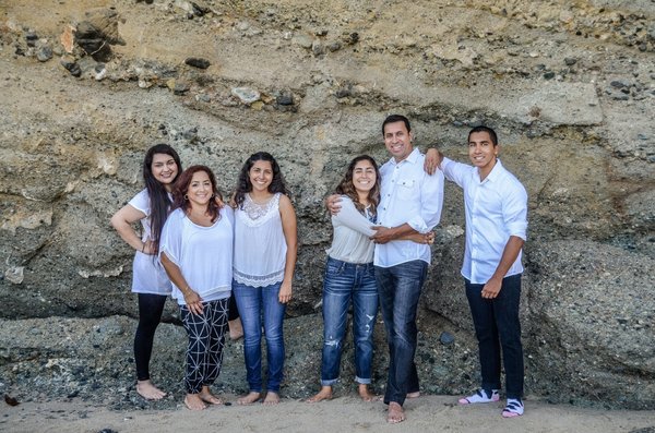 FAMILY - Family portraits to cherish for years to come. FAMILY - Family portraits to cherish for years to come.