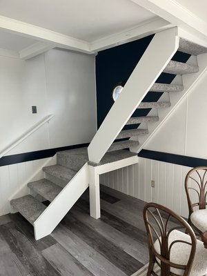 360 fully wrapped steps - Fully wrapped steps, beautiful staircase just needed an update. The gray carpet Just tied the whole room together!