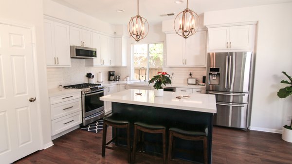 Beautiful Kitchen in Carlsbad - This kitchen has so many beautiful elements while keeping the look simple. Beautiful Kitchen in Carlsbad - This kitchen has so many beautiful elements while keeping the look simple.