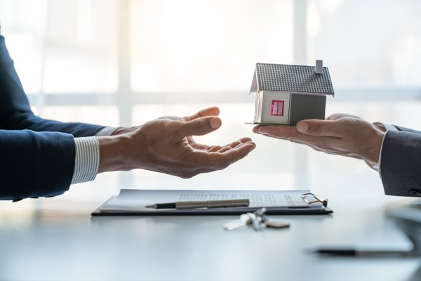 Home Signing Made Easy - P7 Is a Veteran owned Signing agent that understands the stresses of home buying. Let us help you get your home paperwork completed or that refinance you have needed for a while now.
