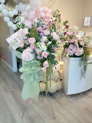 Flower arrangement | centerpiece - Flower arrangements may include standing flower displays, centerpieces, bucket-style bouquets, or elegant table arrangements for weddings, grand openings, events, and gifts for all kinds of occasions.
Each piece is fully customized and one of a kind.
The owner, Sherry, believes that every flower has its own unique beauty, and every sentiment deserves an equally unique floral design. 🌸 Flower arrangement | centerpiece - Flower arrangements may include standing flower displays, centerpieces, bucket-style bouquets, or elegant table arrangements for weddings, grand openings, events, and gifts for all kinds of occasions.
Each piece is fully customized and one of a kind.
The owner, Sherry, believes that every flower has its own unique beauty, and every sentiment deserves an equally unique floral design. 🌸