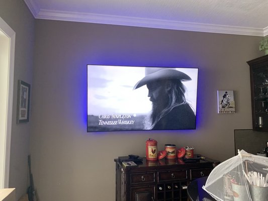 Bar TV on Arm - 75 inch TV install with swivel arm to be enjoy from outdoor porch with LEF lights for ambiance Bar TV on Arm - 75 inch TV install with swivel arm to be enjoy from outdoor porch with LEF lights for ambiance