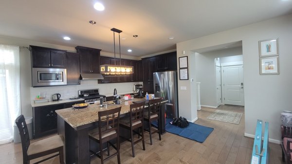Kitchen lighting repair - Customer in Bothell called for help with unreliable, flickering and strobing kitchen lighting