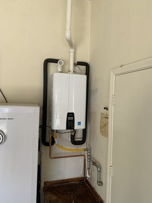 Navien tankless water heater replacement from Water Heater Online here at San Diego - Upgraded home from regular tank water heater to Navien tankless water heater here at San Diego. Call us now to get your upgrade. (858)225-9849 Navien tankless water heater replacement from Water Heater Online here at San Diego - Upgraded home from regular tank water heater to Navien tankless water heater here at San Diego. Call us now to get your upgrade. (858)225-9849